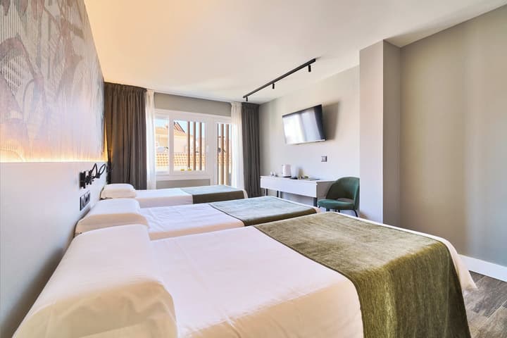 Sol y Miel Hostal