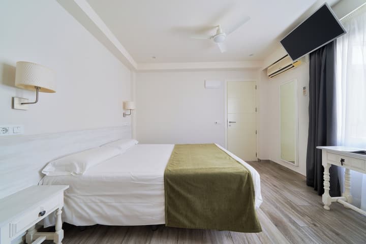 Sol y Miel Hostal
