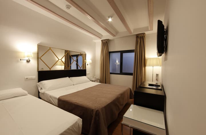 Hotel YIT El Postigo