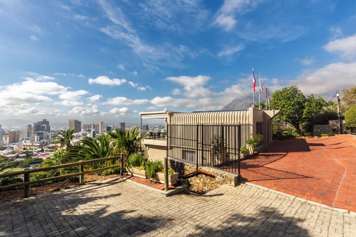 Signal Hill Lodge