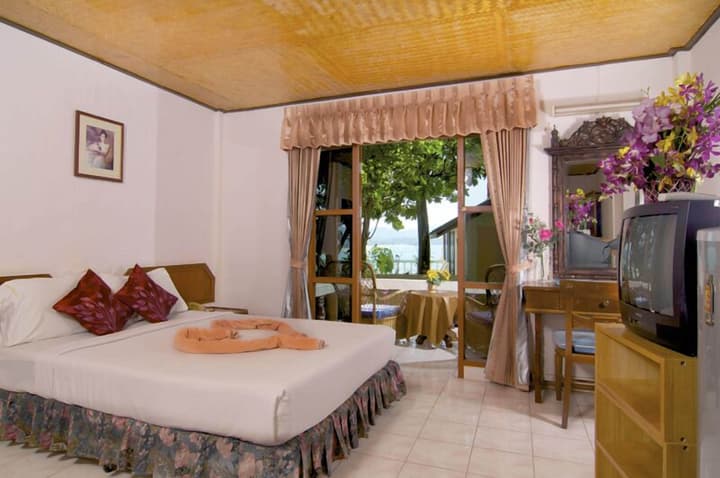 Baan Karon Hill Phuket Resort