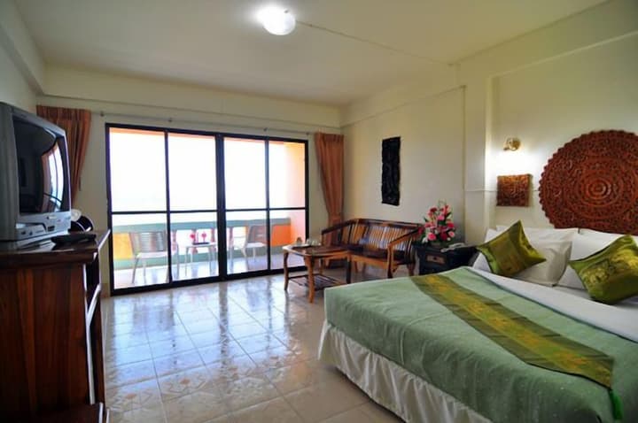 Baan Karon Hill Phuket Resort