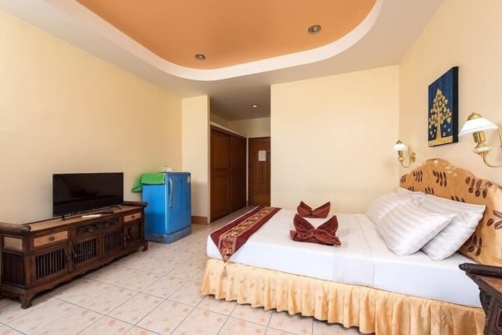 Baan Karon Hill Phuket Resort