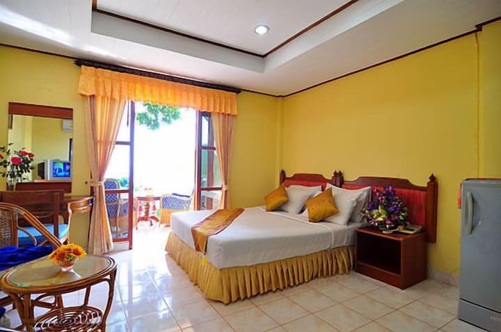 Baan Karon Hill Phuket Resort