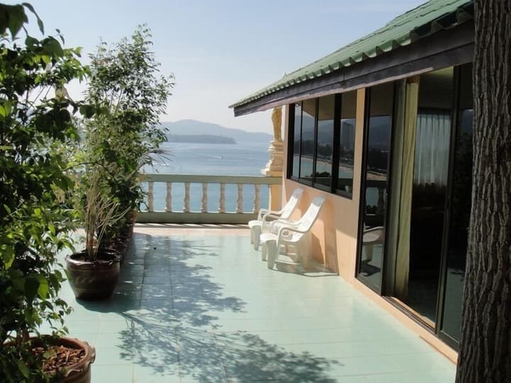 Baan Karon Hill Phuket Resort