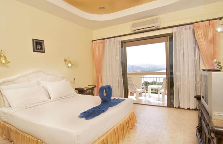 Baan Karon Hill Phuket Resort