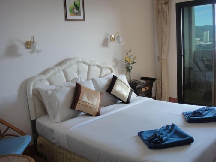 Baan Karon Hill Phuket Resort