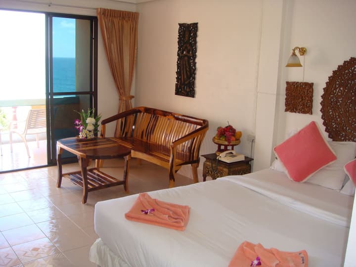Baan Karon Hill Phuket Resort