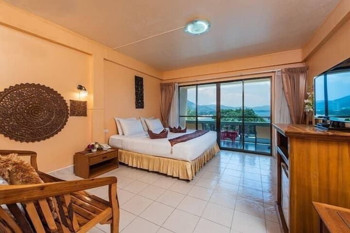 Baan Karon Hill Phuket Resort