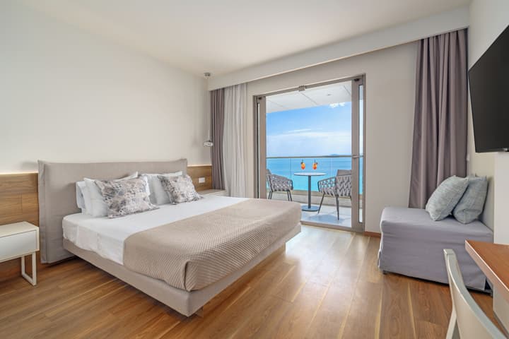 Ammon Zeus Luxury Beach Hotel