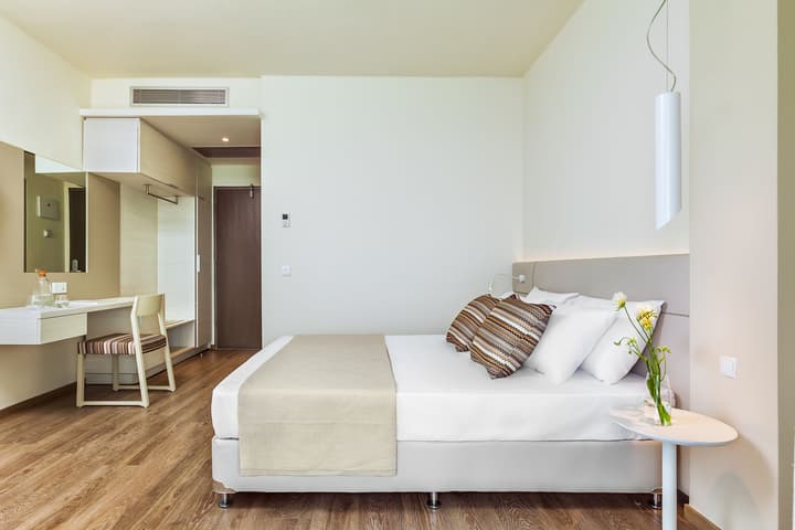 Ammon Zeus Luxury Beach Hotel