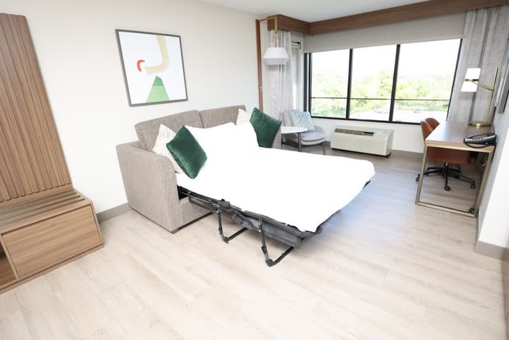 Holiday Inn St. Louis Fairview Heights by IHG