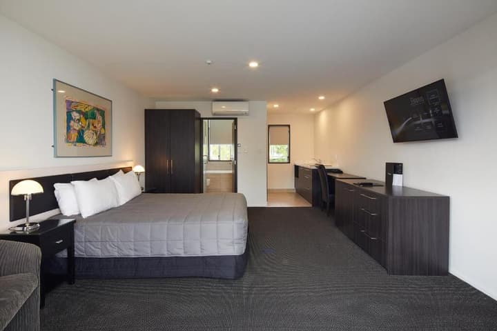 Pavilions Hotel