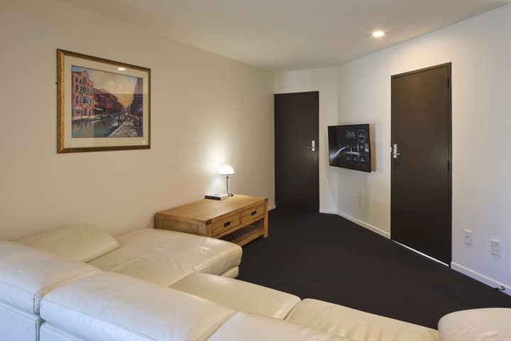 Pavilions Hotel