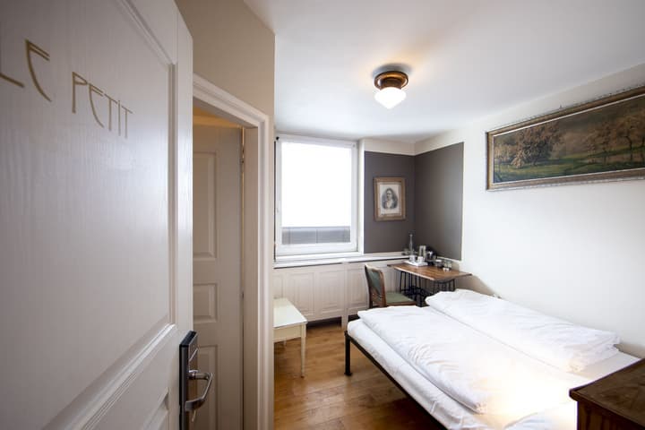 Sir Toby's Hostel