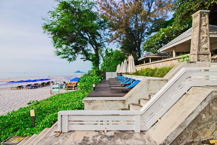 Baan Bayan Beach Hotel