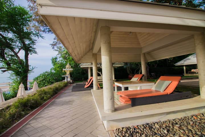 Baan Bayan Beach Hotel