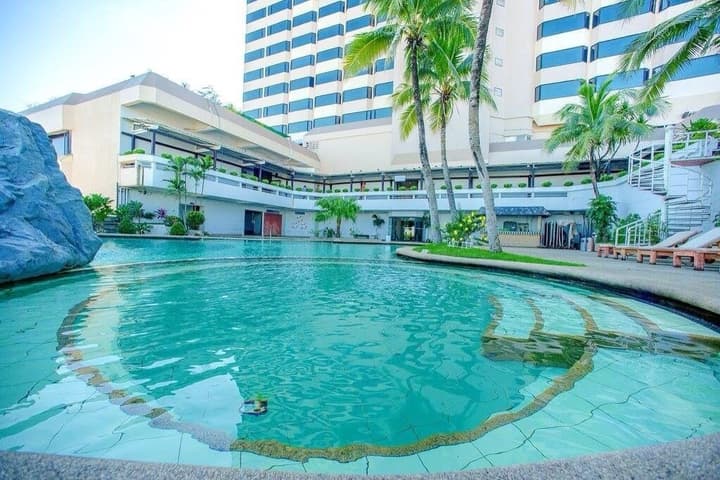 Topland Hotel & Convention Centre