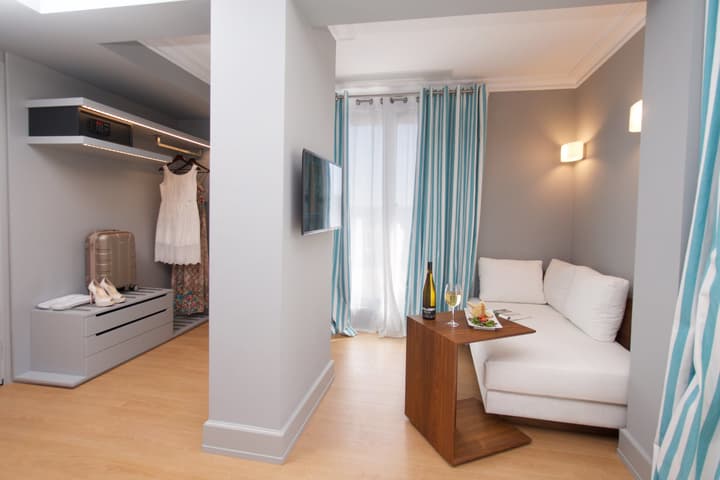 Aenos Hotel
