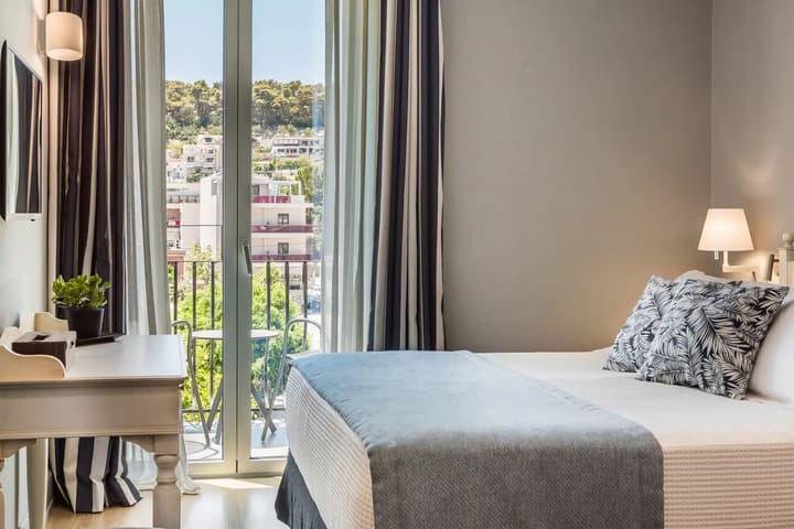 Aenos Hotel