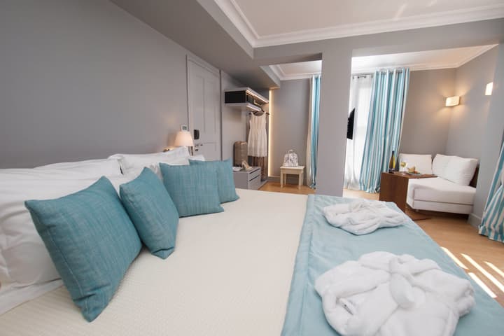 Aenos Hotel