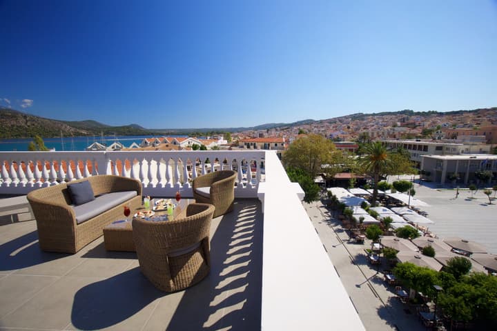 Aenos Hotel