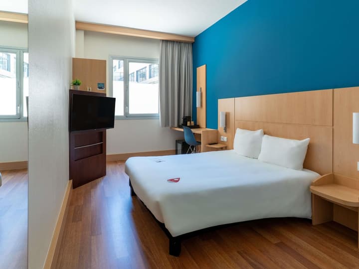 ibis Barcelona Glories 22
