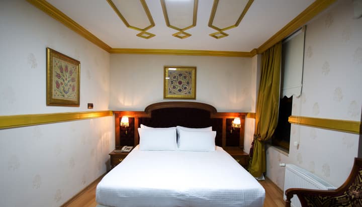 Aruna Hotel