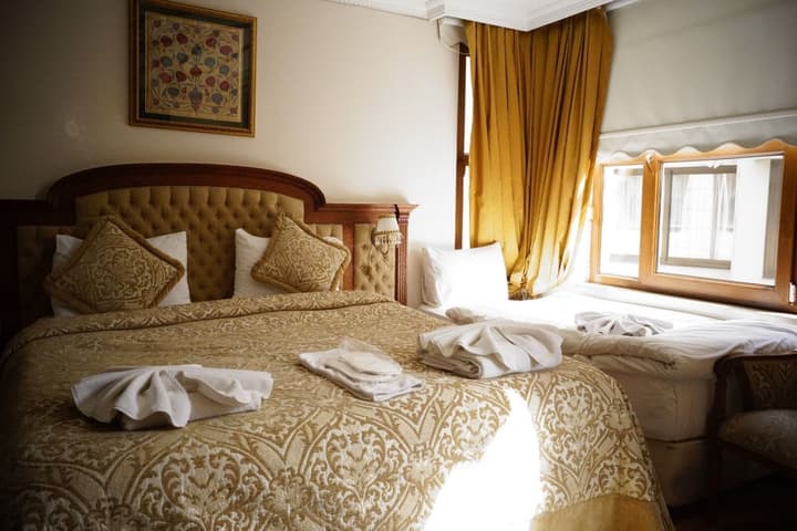 Aruna Hotel