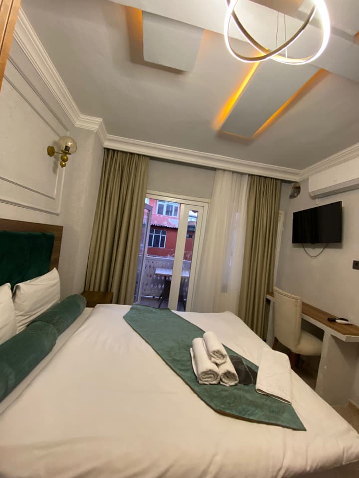 Aruna Hotel