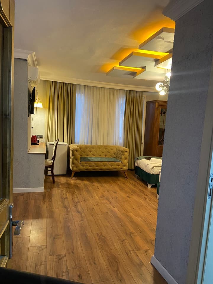 Aruna Hotel