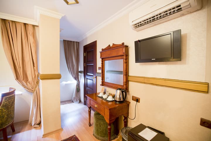 Aruna Hotel