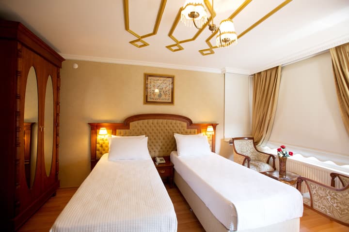 Aruna Hotel