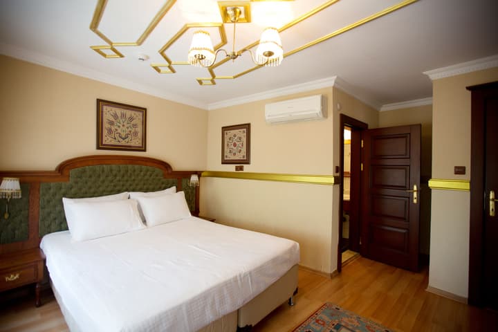 Aruna Hotel