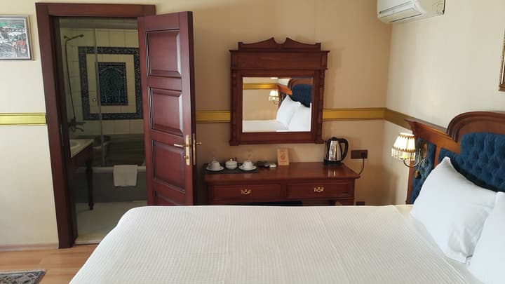 Aruna Hotel