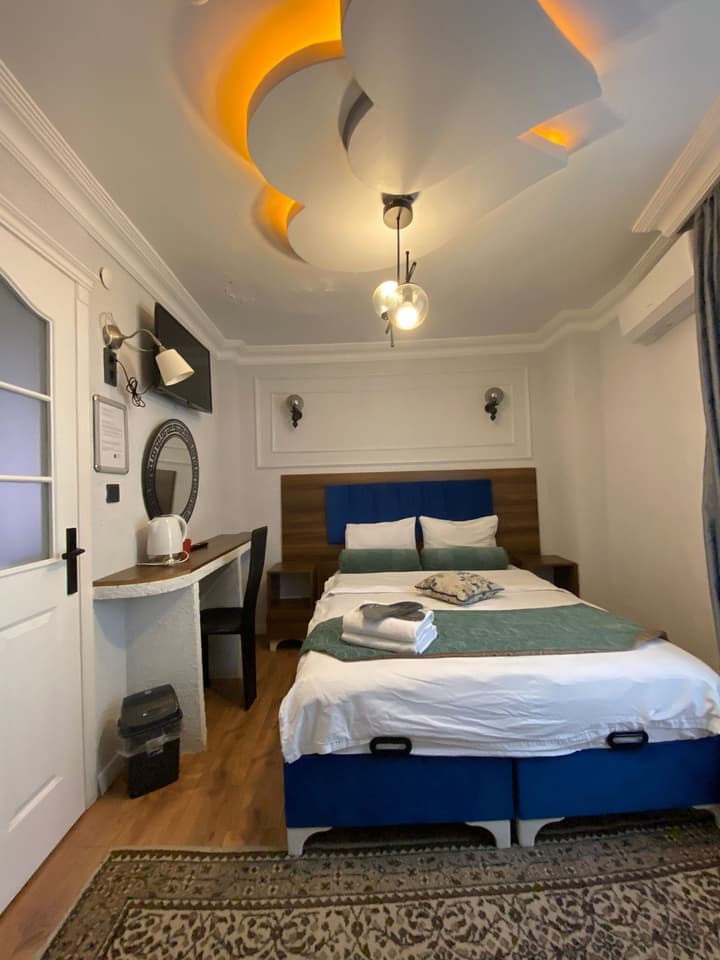 Aruna Hotel