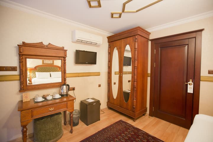 Aruna Hotel