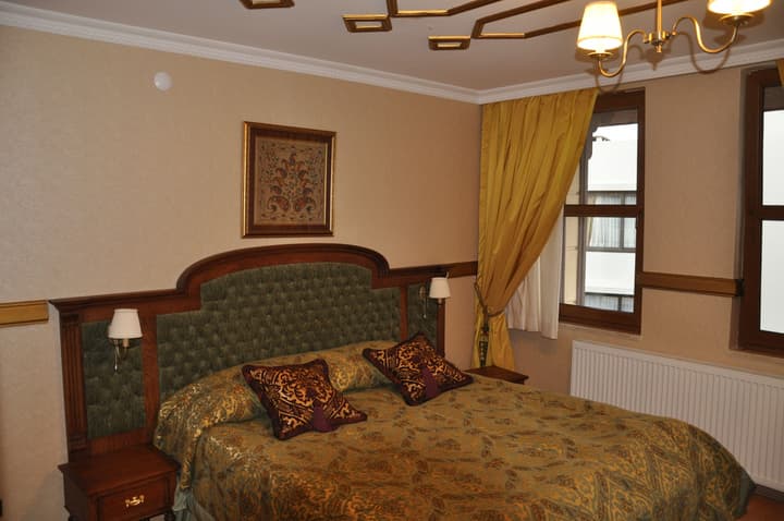 Aruna Hotel