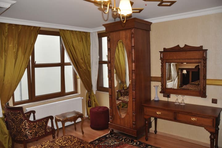 Aruna Hotel