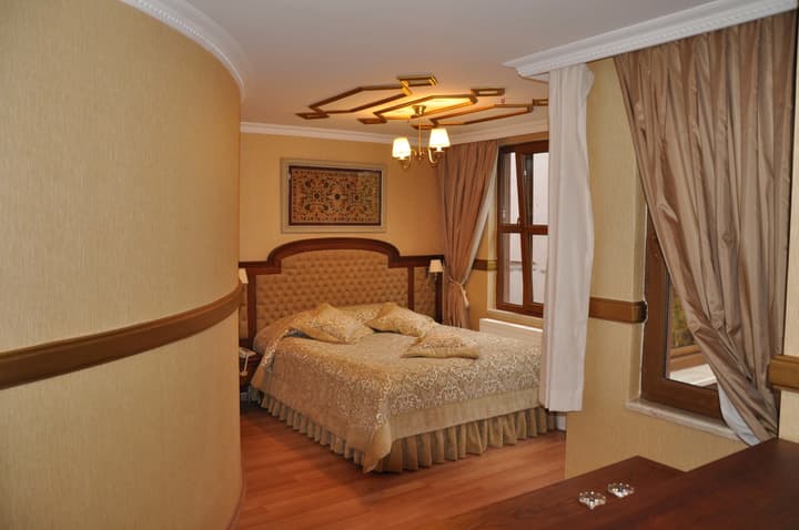 Aruna Hotel