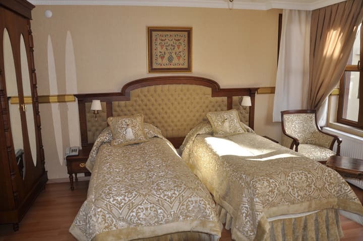 Aruna Hotel