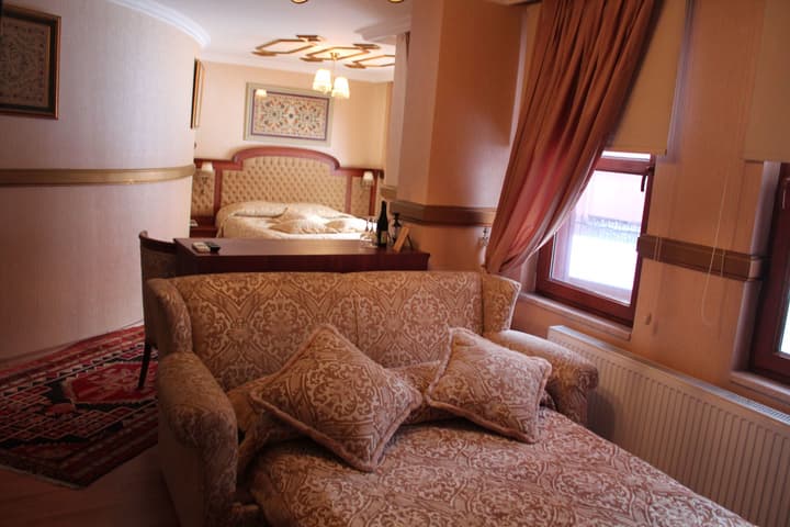 Aruna Hotel