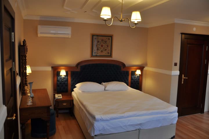 Aruna Hotel