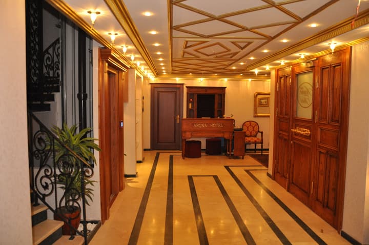 Aruna Hotel