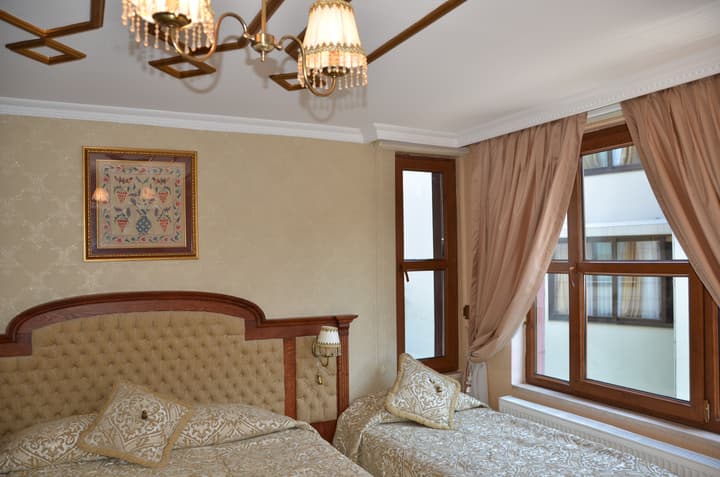 Aruna Hotel