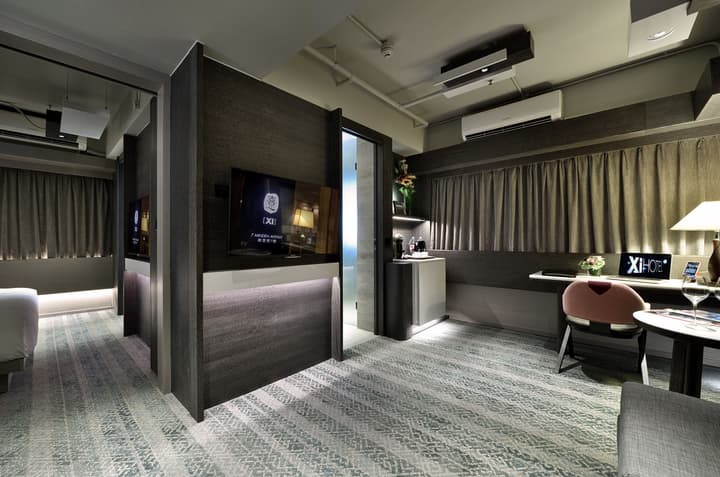 Xi Hotel