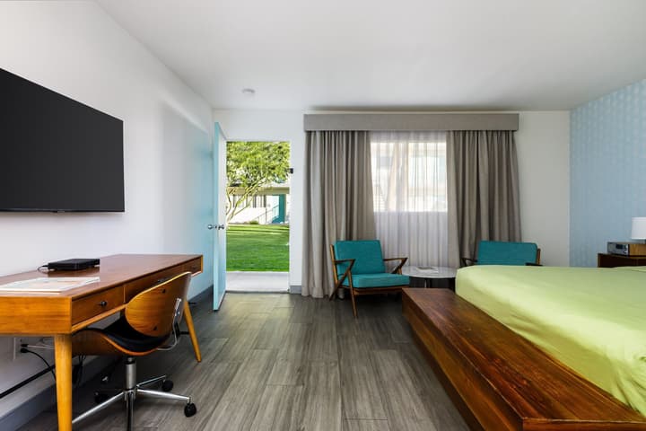 The Skylark a Palm Springs Hotel