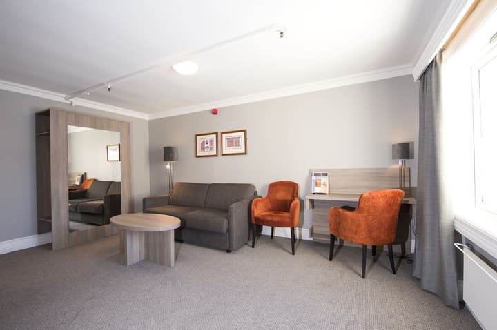 Dr. Holms Hotel