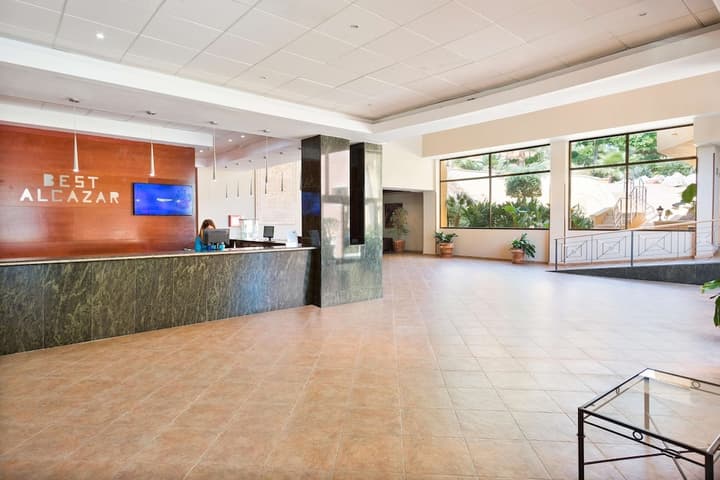 Best Alcazar (Hotel & Apartments)