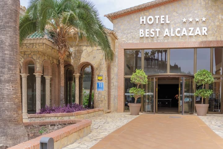 Best Alcazar (Hotel & Apartments)